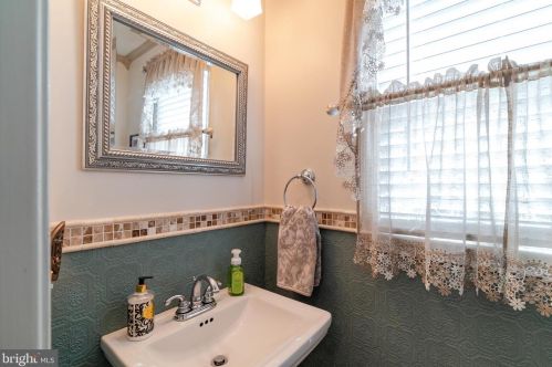 16 Old Dutch Way, Harleysville PA  19438-3080 exterior