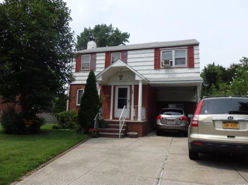 70 Fallon Ave, Floral Park, NY 11003-3607