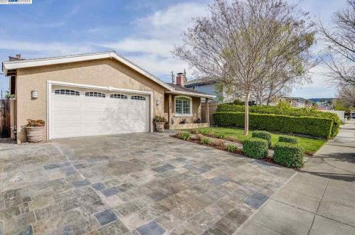 5864 Ettersberg Dr, San Jose, CA 95123-3515