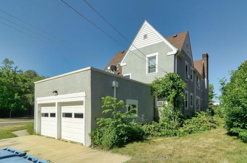 2935 Ewing Ave, Minneapolis MN 55422-3234 exterior