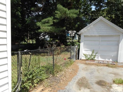 168 Main St, Putnam CT  06260-2315 exterior