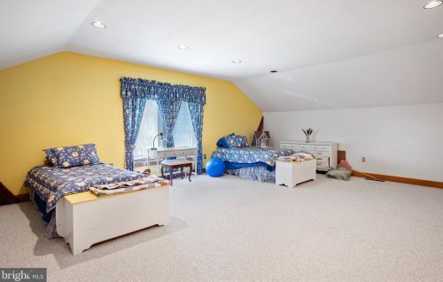 222 Longspur Dr, Wilmington DE  19808-4363 exterior