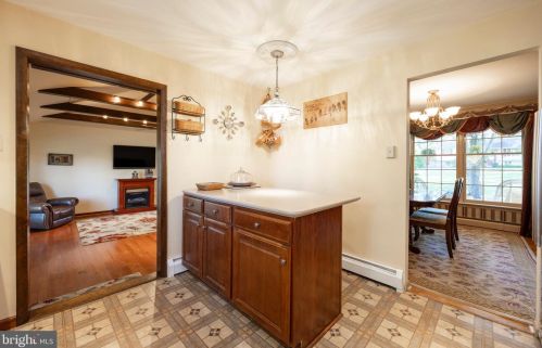 871 Chester Dr, Pottstown PA 19465-7518 exterior