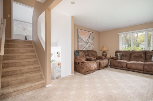 31 Craig Dr, Huntington Station NY 11746-4704 exterior