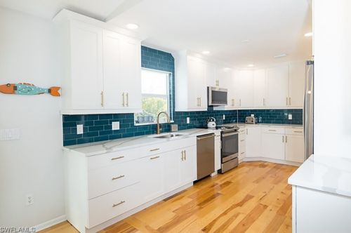 1388 Tahiti Dr, Sanibel FL  33957-2614 exterior