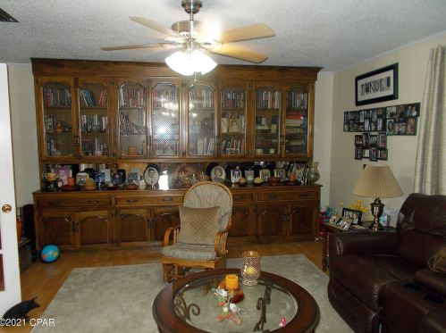 4883 Davis Dr, Marianna, FL 32446-6343
