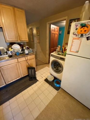 19 Portland St, Middletown CT  06457-2209 exterior