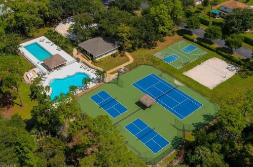 906 Marble Dr, Naples FL  34104-0817 exterior