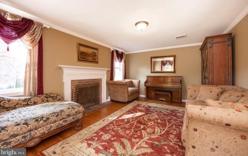 871 Chester Dr, Pottstown PA 19465-7518 exterior