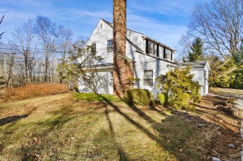 217 Salem Rd, Scotts Corners, NY 10576-1326