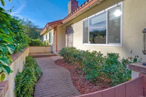 1750 Foothill Dr, Vista, CA 92084-4712
