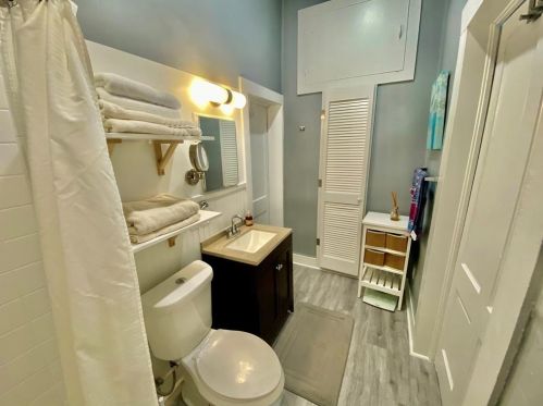 811 10 St, Galveston TX 77550-5118 exterior