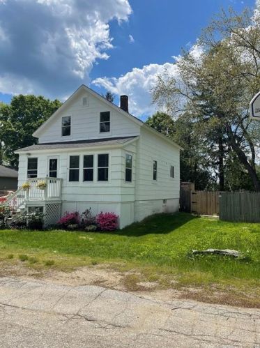 21 Turcotte Ave, Moosup, CT 06354-1013
