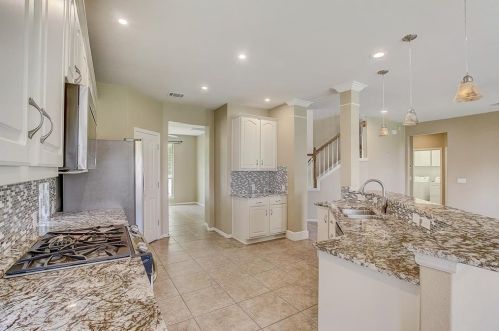 125 Sweet Gum, Uhland TX  78640-5961 exterior