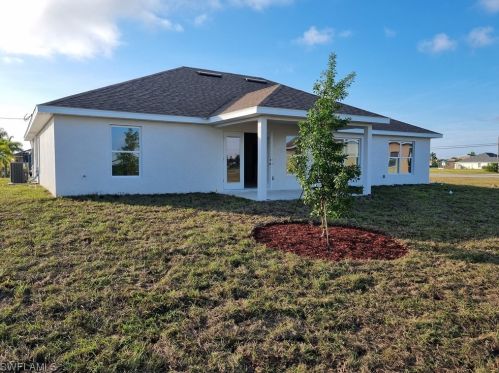 1047 35th Pl, Cape Coral, FL 33993-9421