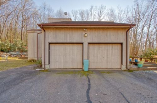 139 Wyneding Hill Rd, Manchester CT  06040-6608 exterior