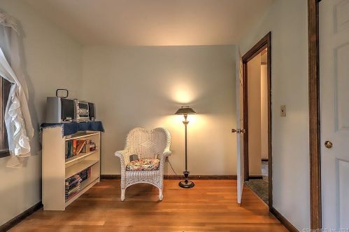 22 Harvest Ln, Milford CT  06461-1705 exterior