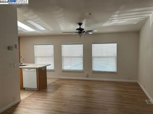 176 Harbor Dr, Daly City CA  94014-2829 exterior