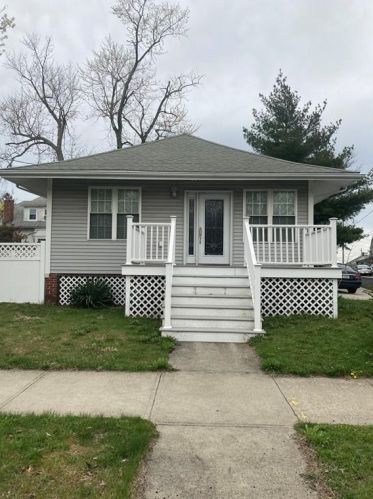 1110 Narragansett Blvd, Providence, RI 02905-4012