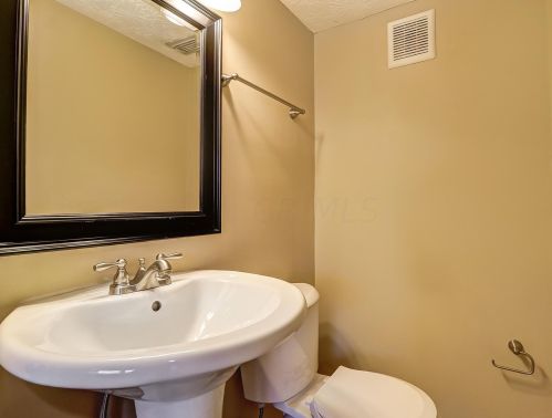 1967 Willow Run Rd, Darbydale OH  43123-1531 exterior