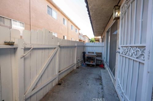 8927 Cedros Ave, Van Nuys CA  91402-1673 exterior