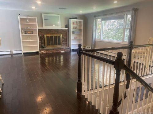 19 County Rd, North Branford, CT 06471-1544