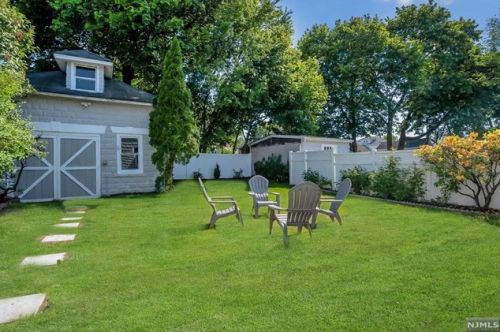 29 Niagara St, Dumont NJ  07628-3405 exterior