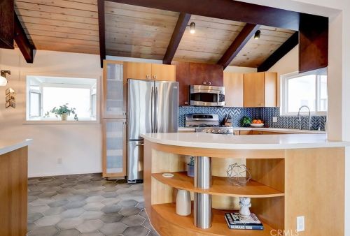 220 Beryl St, Redondo Beach CA  90277-2111 exterior