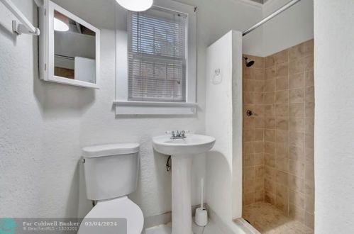 320 4 Ave, Delray Beach FL  33444-2717 exterior