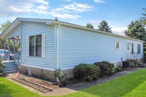 7 Dawn Dr, Belvidere NJ  07823-2844 exterior