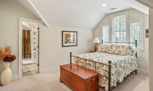 66 Bay Dr, Beaufort SC  29907-1755 exterior