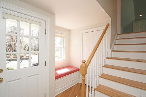 26 Oak Knoll Rd, Ridgefield CT  06877-4334 exterior