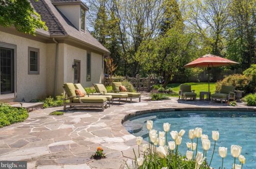 5 Gregory Ln, Newtown Square PA  19073-1518 exterior