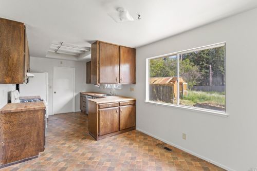 470 Derby Ln, Santa Rosa, CA 95404-9742