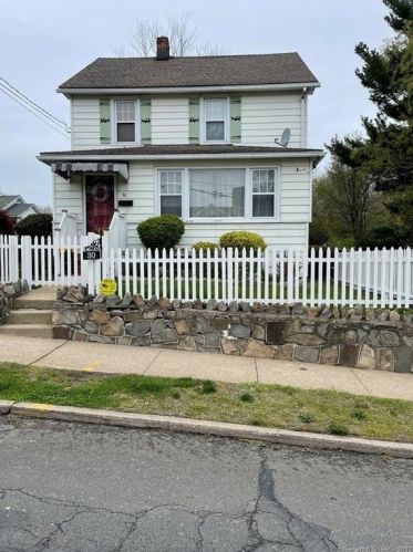 30 Summit St, Bridgeport, CT 06606-4836