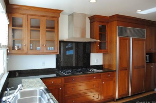 25 Soundview Dr, Westport CT  06880-6845 exterior