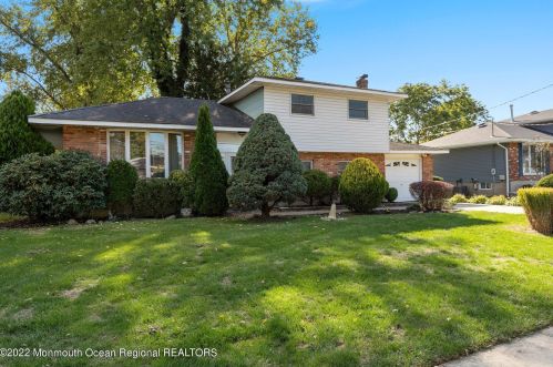 81 Braeton Way, East Freehold, NJ 07728-2801