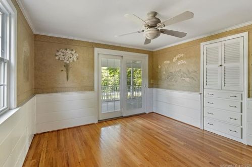 1 Barn Hill Rd, Bloomfield CT  06002-1218 exterior