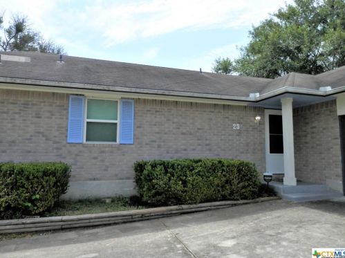 23 Champions Dr, Seguin TX  78155-7007 exterior