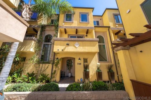 745 Diamond St, San Diego, CA 92109-2447