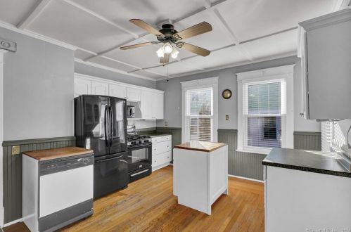 10 Goldberg Ave, Norwich CT  06360-4314 exterior