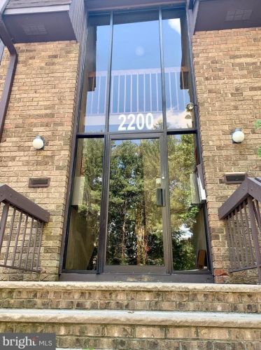 2233 Old Stone Mill Dr, East Windsor, NJ 08512-2232