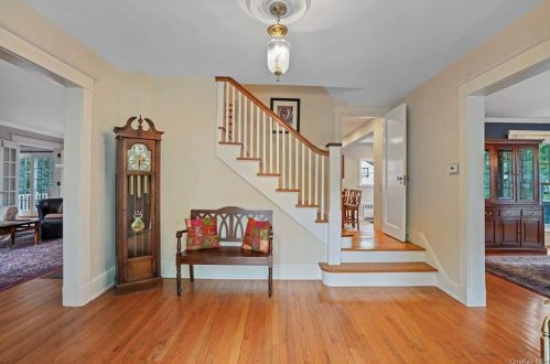 533 Highbrook Ave, New Rochelle, NY 10803-2227