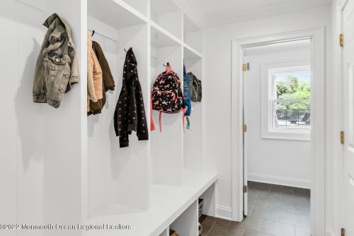 4 Constitution Dr, Leonardo NJ  07737-1808 exterior