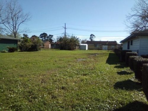 149 Bishop Dr, Westwego, LA 70094-2527