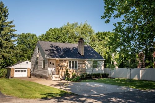 60 Wick Ave, Hermitage PA  16148-1811 exterior