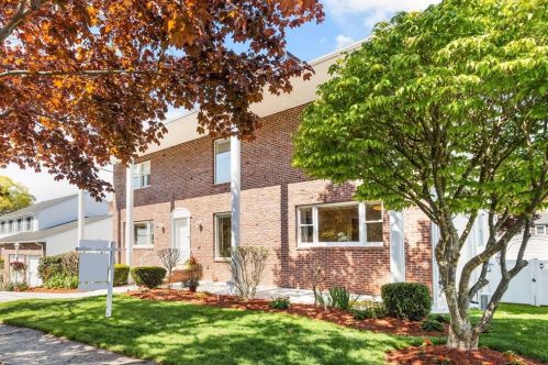 27 Richard St, Medford, MA 02155-1124