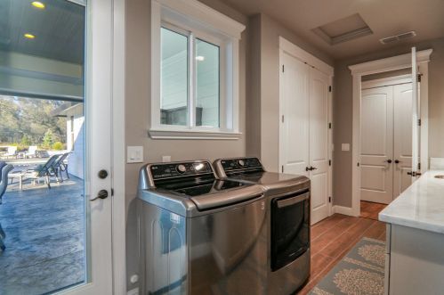 6331 Melody Ln, Newcastle CA  95658-9646 exterior