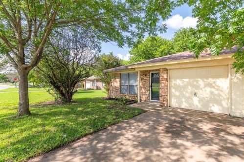 1303 Berry Dr, Cleburne TX  76033-6926 exterior