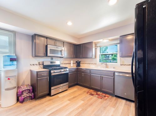 5326 63, Milwaukee WI 53213-4174 exterior